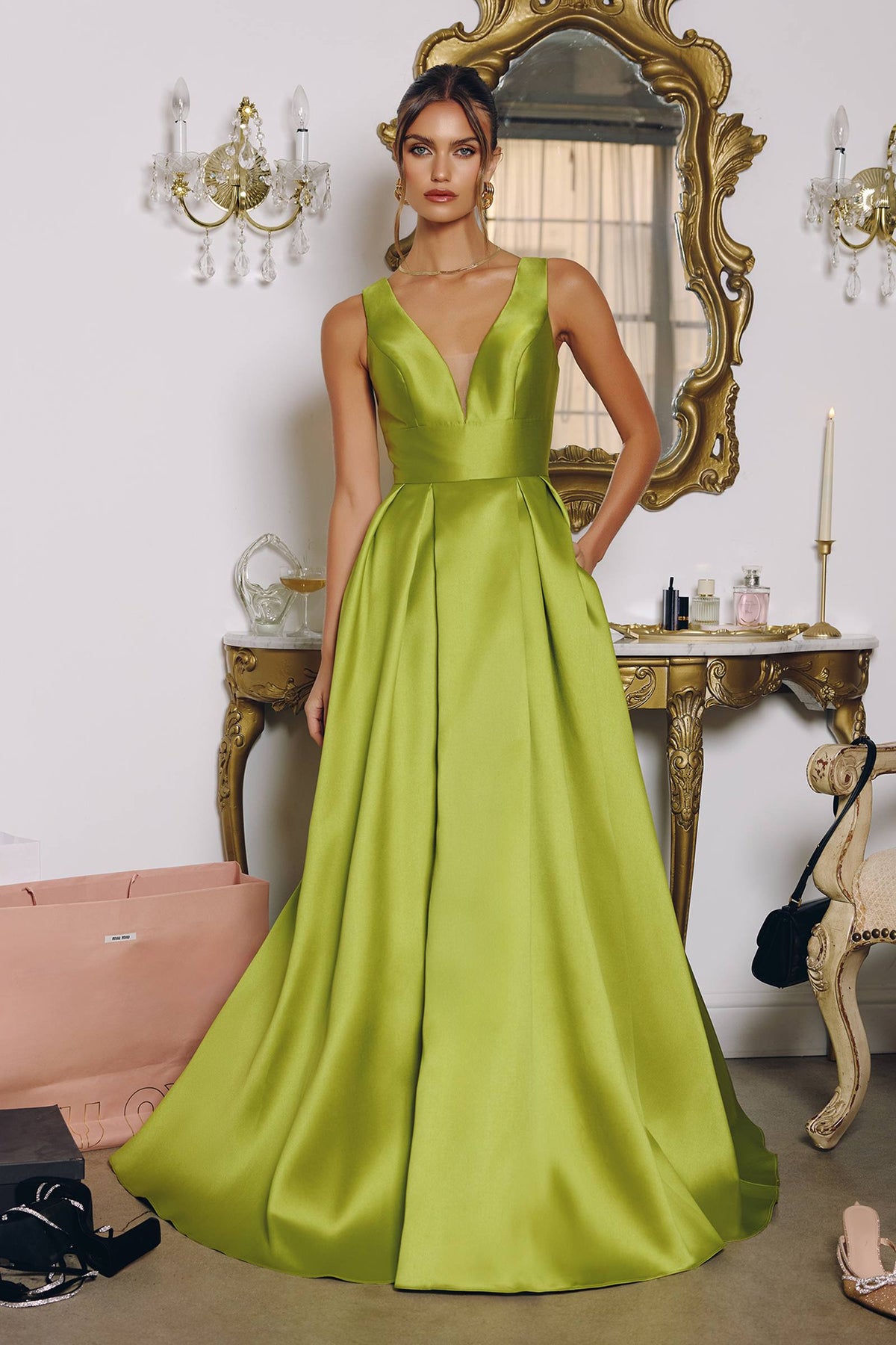 Amoris T814 Vestido Largo de Satén con Escote en V, Corte en A y Bolsillos