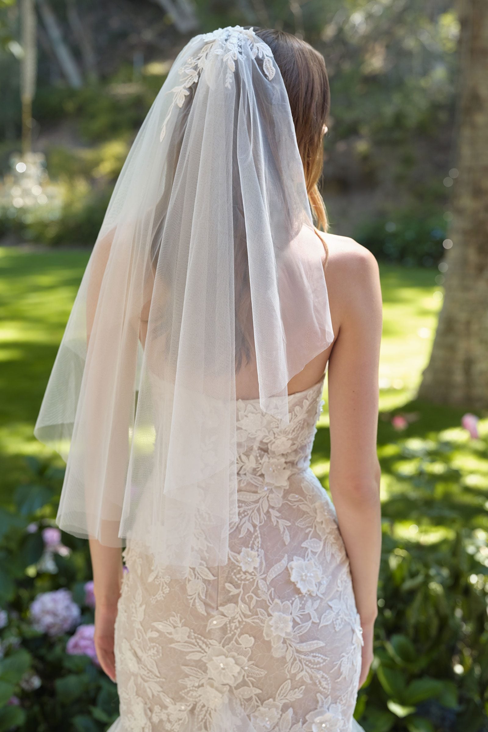 Vestido de novia strapless Andrea & Leo WL062 entallado y con vuelo, incluye velo