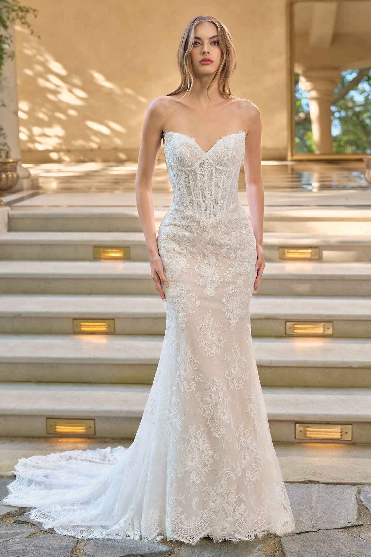 Vestido de novia Andrea & Leo WL071 corte entallado y con vuelo, superposición de encaje y chaqueta bolero