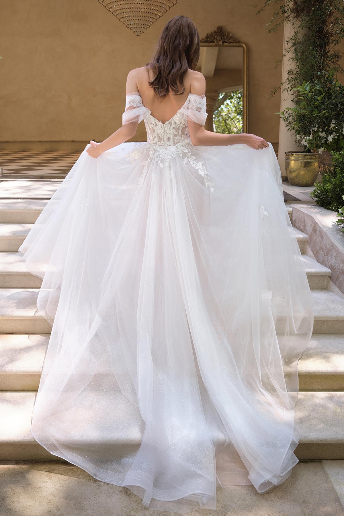 Vestido de novia de corte A con apliques florales de encaje y hombros descubiertos Andrea & Leo WL089