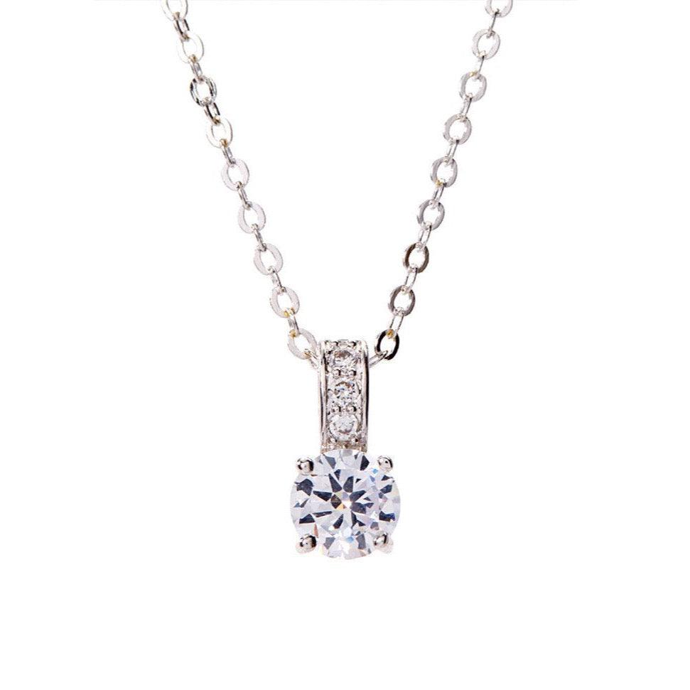 Collar con dije de circonita cúbica Luna