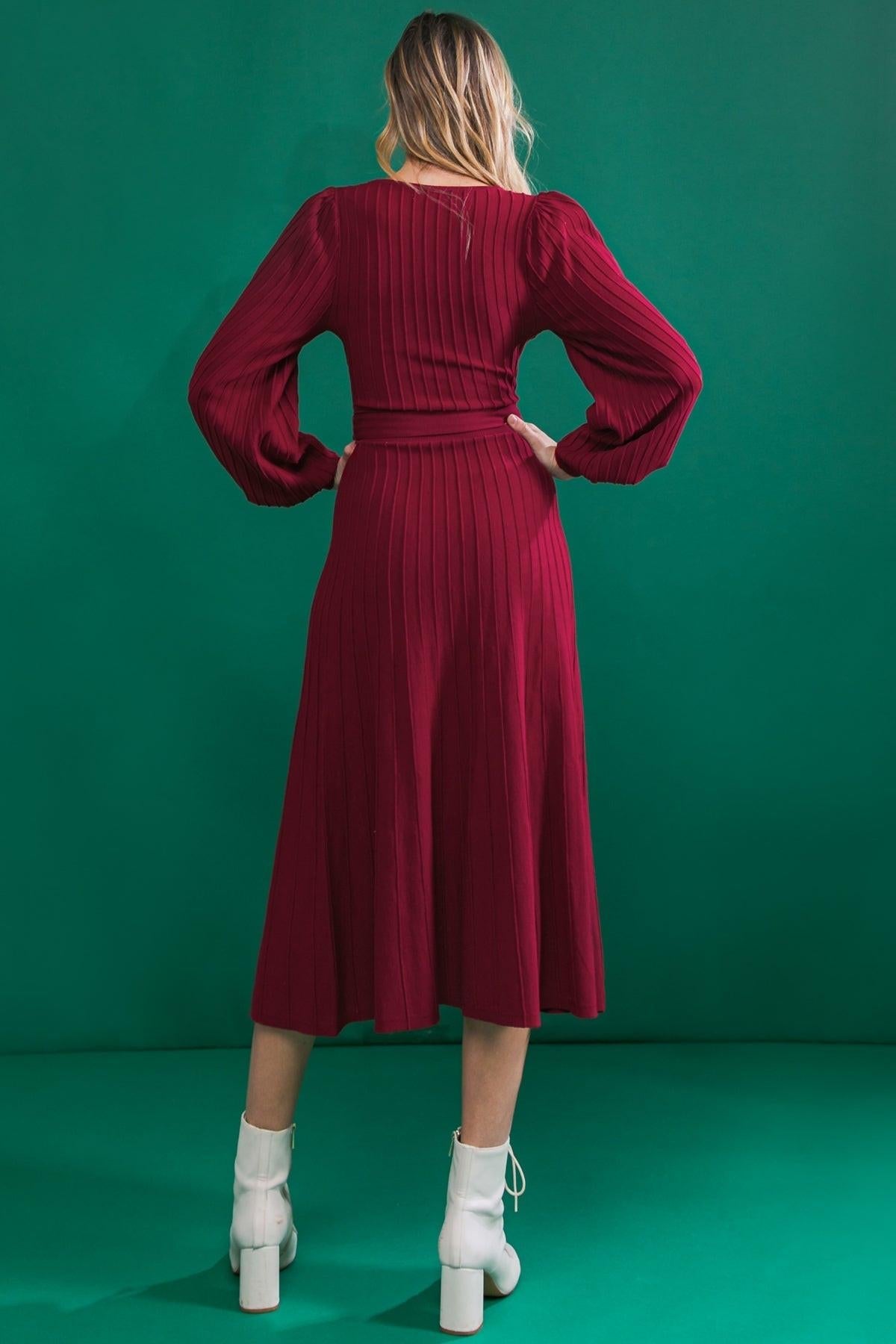 VESTIDO MIDI DE PUNTO CON LEMA "KEEP LOOKING UP"