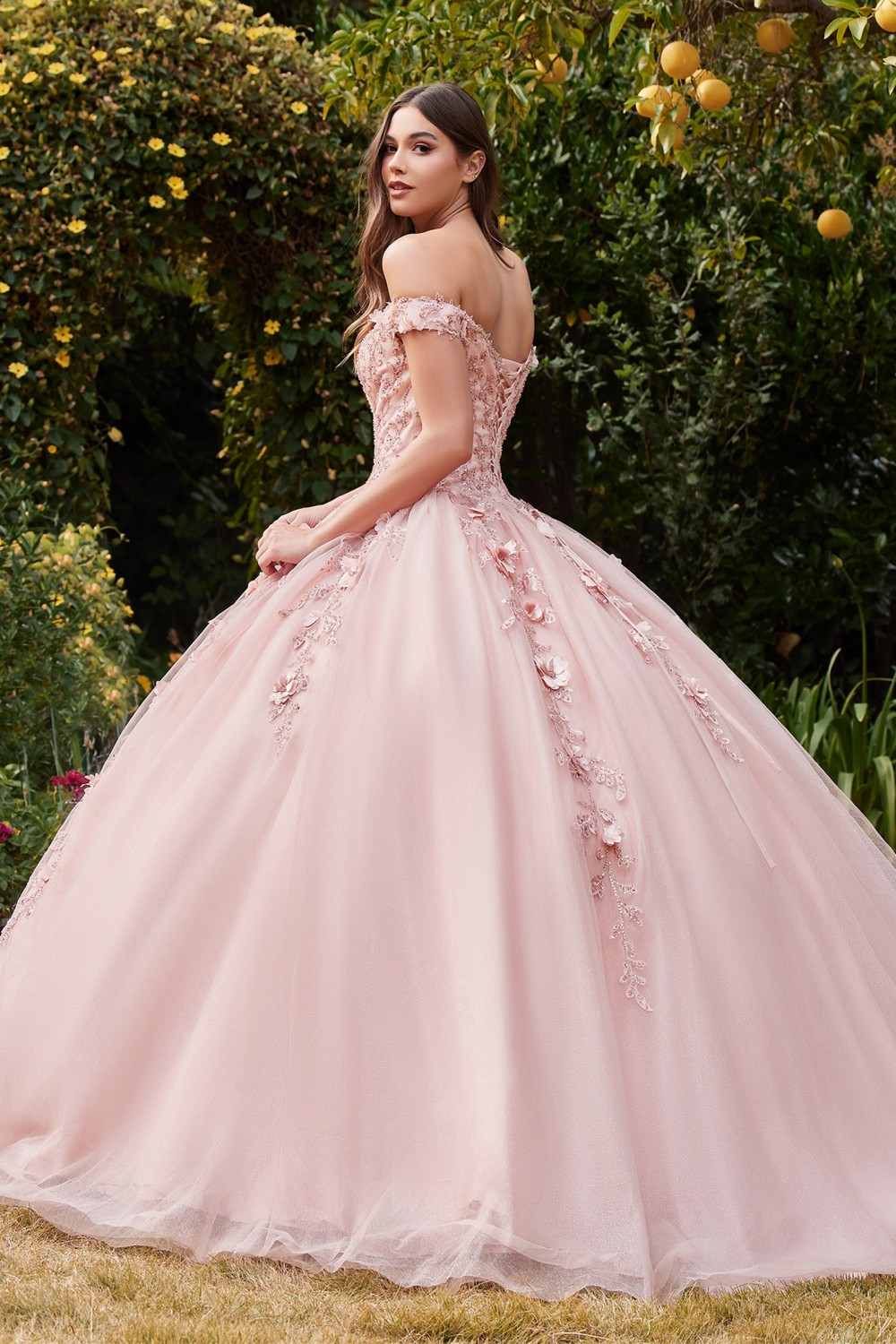 Cinderella Divine CD0185 Vestido de Gala de Túl Capas con Hombros Descubiertos