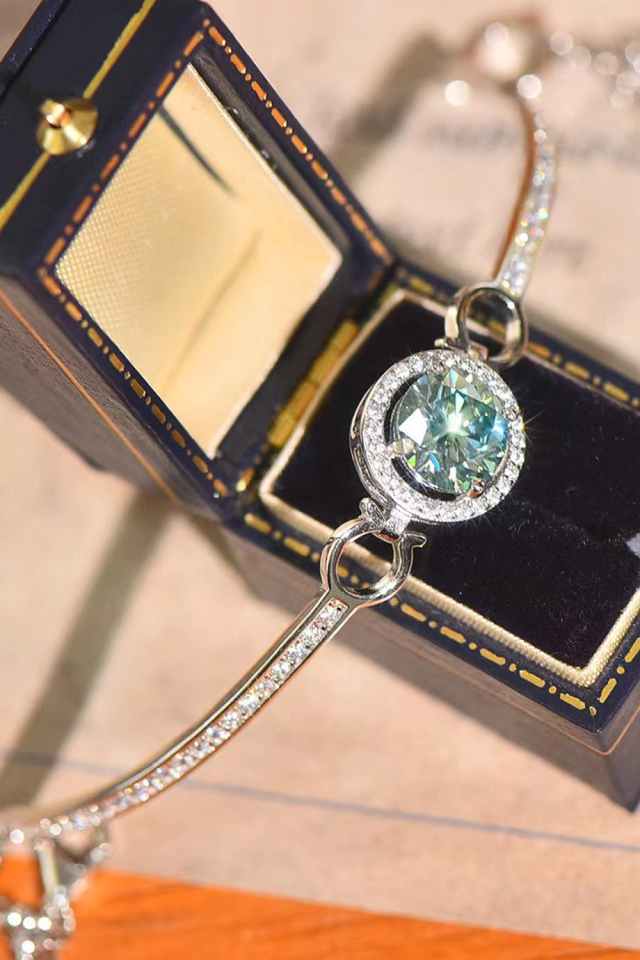 Moissanite Bracelet – 2 Carats with Platinum Plating – Elegant and Shiny Style