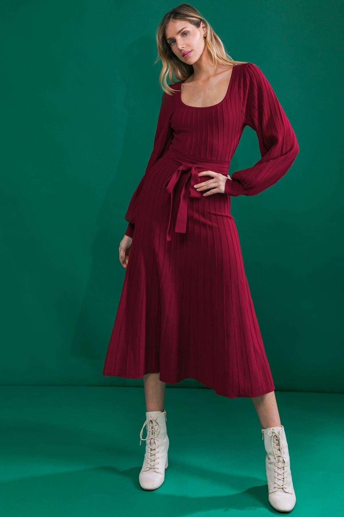 VESTIDO MIDI DE PUNTO CON LEMA "KEEP LOOKING UP"