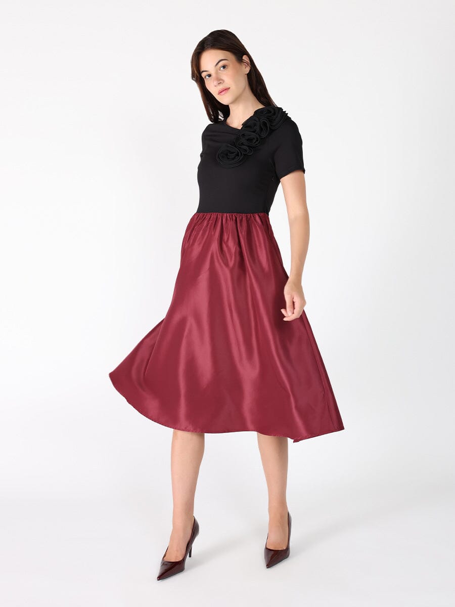 Vestido de mujer Gracia Fashion en tejido de satén y algodón con aplicación floral