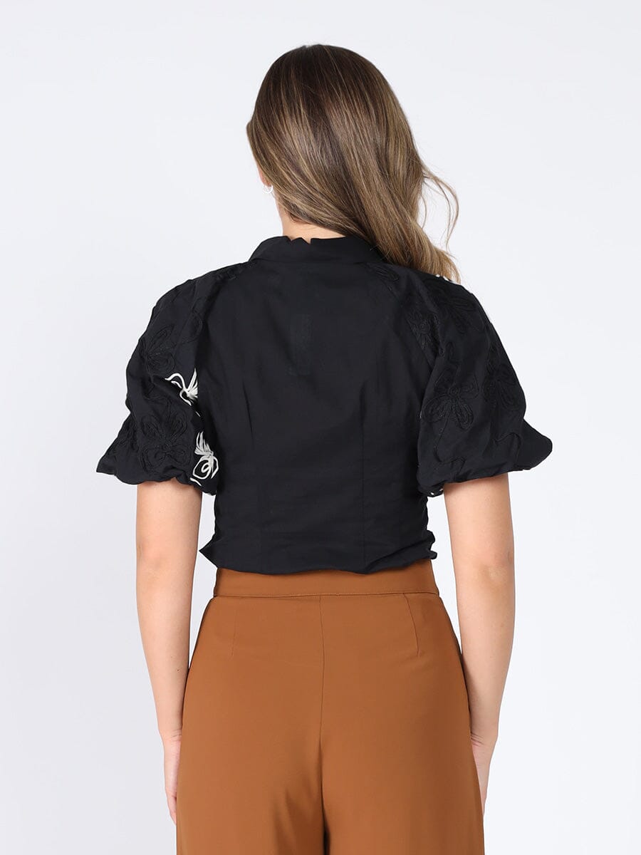 Flower stitch puffed sleeve shirt