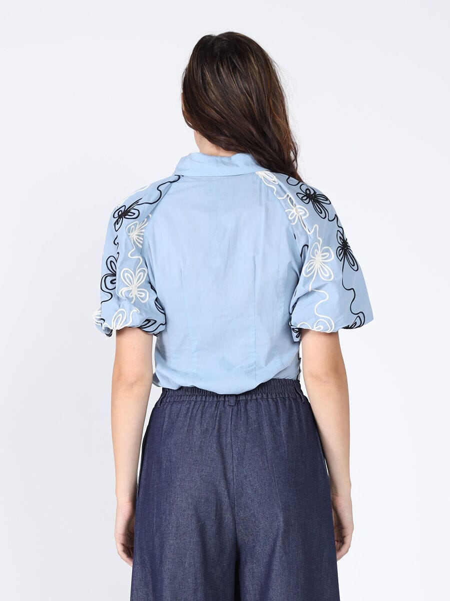 Flower stitch puffed sleeve shirt