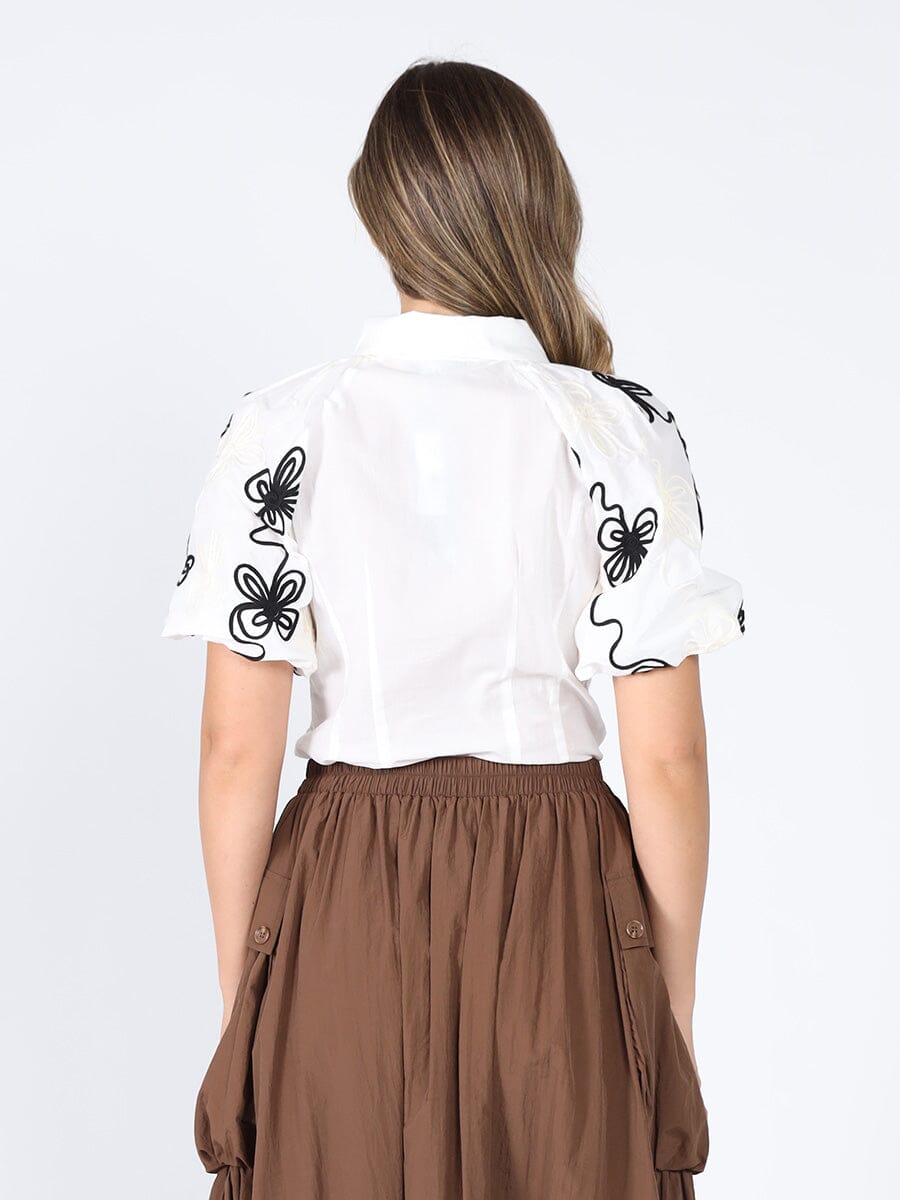 Flower stitch puffed sleeve shirt