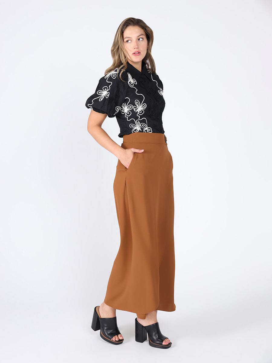 Flower stitch puffed sleeve shirt