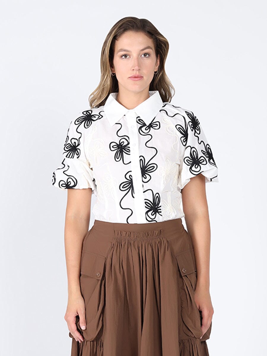 Flower stitch puffed sleeve shirt
