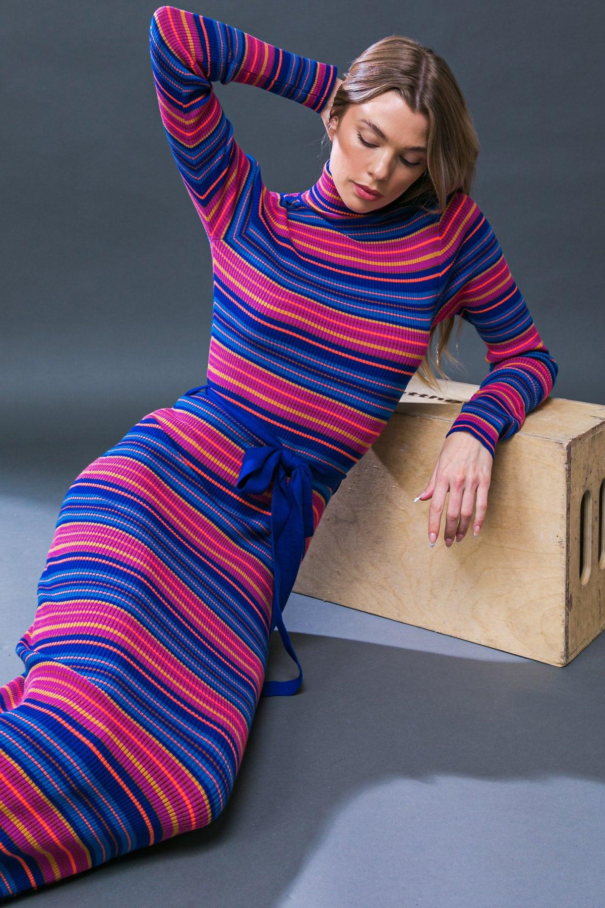 VESTIDO MIDI DE PUNTO CON BRILLO NOTABLE