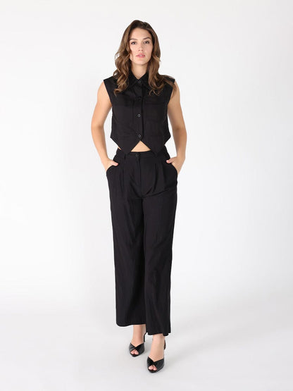 Front Button Open-Bottom Hem Sleeveless Top