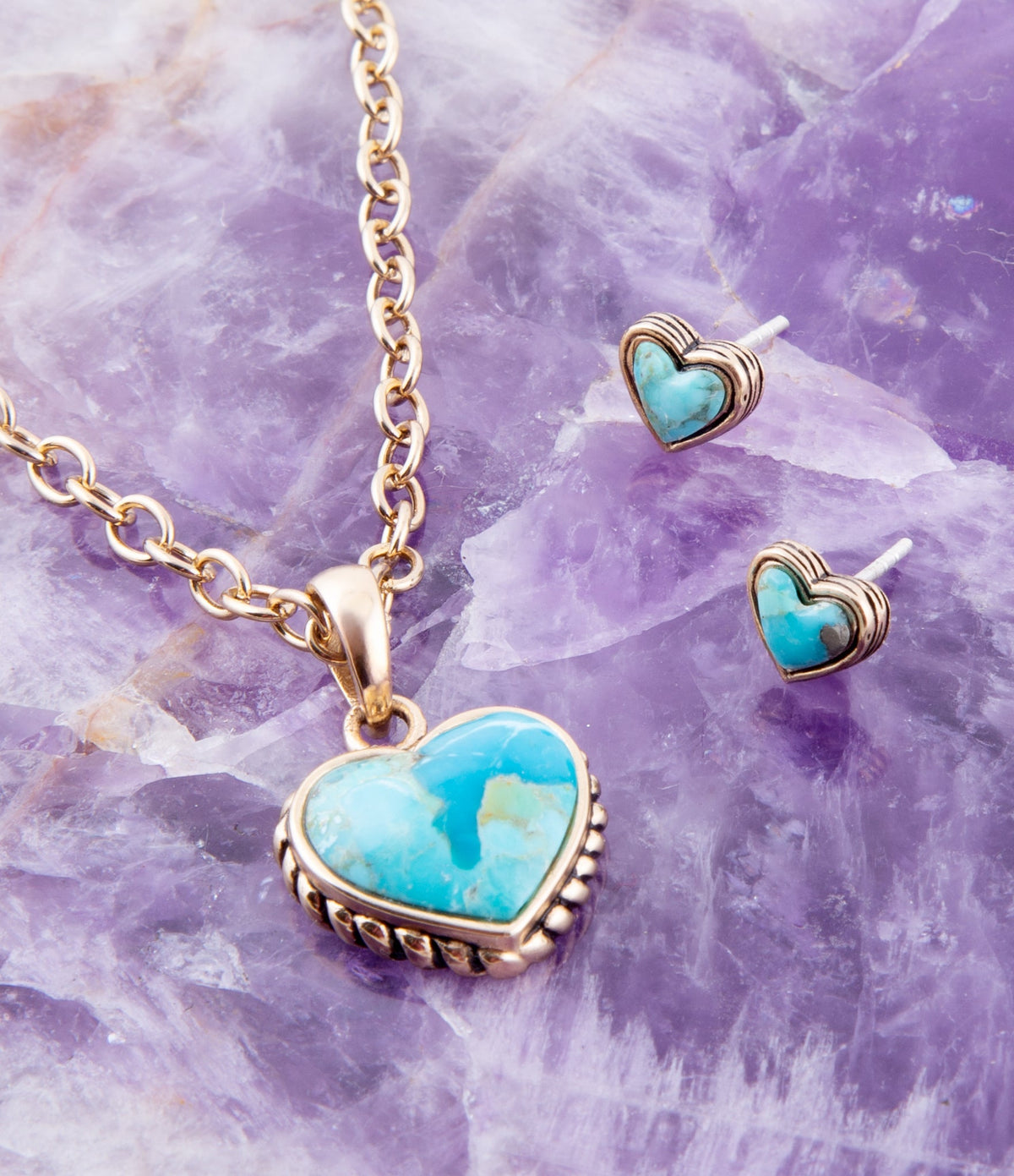 Pendientes de tuerca dorados con forma de corazón azul turquesa