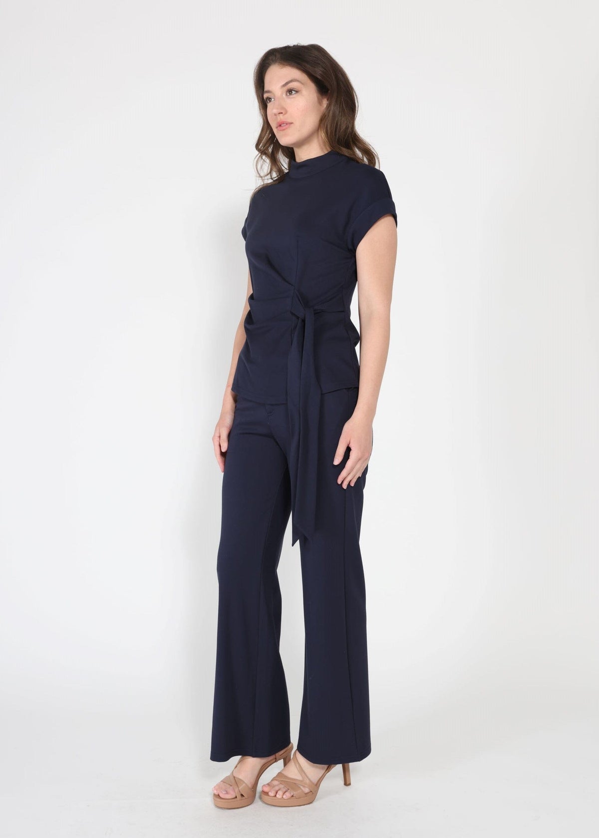 Blusa Gracia Fashion para mujer de cuello alto con detalle de lazo y manga corta en color liso