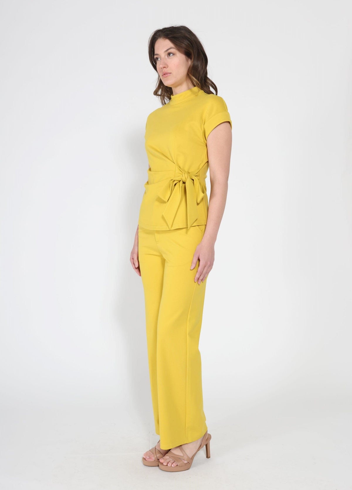 Blusa Gracia Fashion para mujer de cuello alto con detalle de lazo y manga corta en color liso
