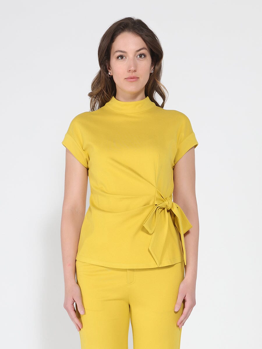 Blusa Gracia Fashion para mujer de cuello alto con detalle de lazo y manga corta en color liso