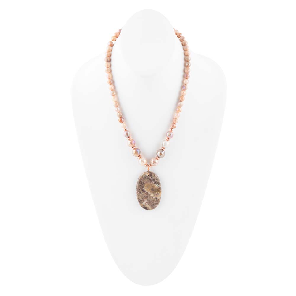 Losa de jaspe en collar rosa