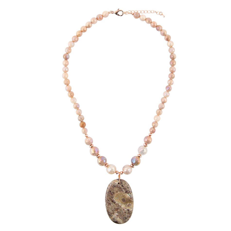 Losa de jaspe en collar rosa