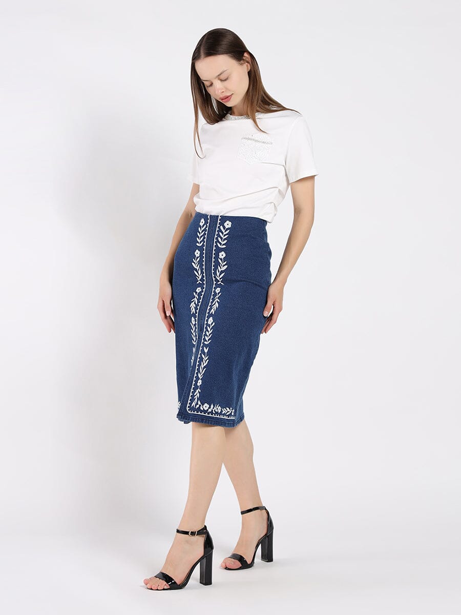 Gracia Fashion Women's Round Neck Lace & Pocket T-Shirt