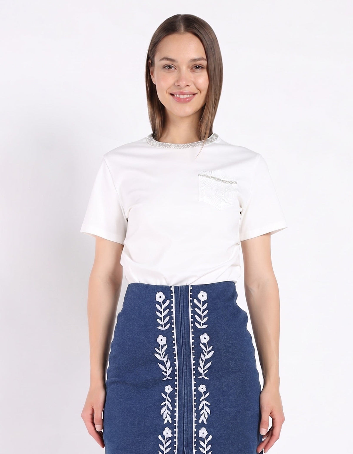 Gracia Fashion Women's Round Neck Lace & Pocket T-Shirt