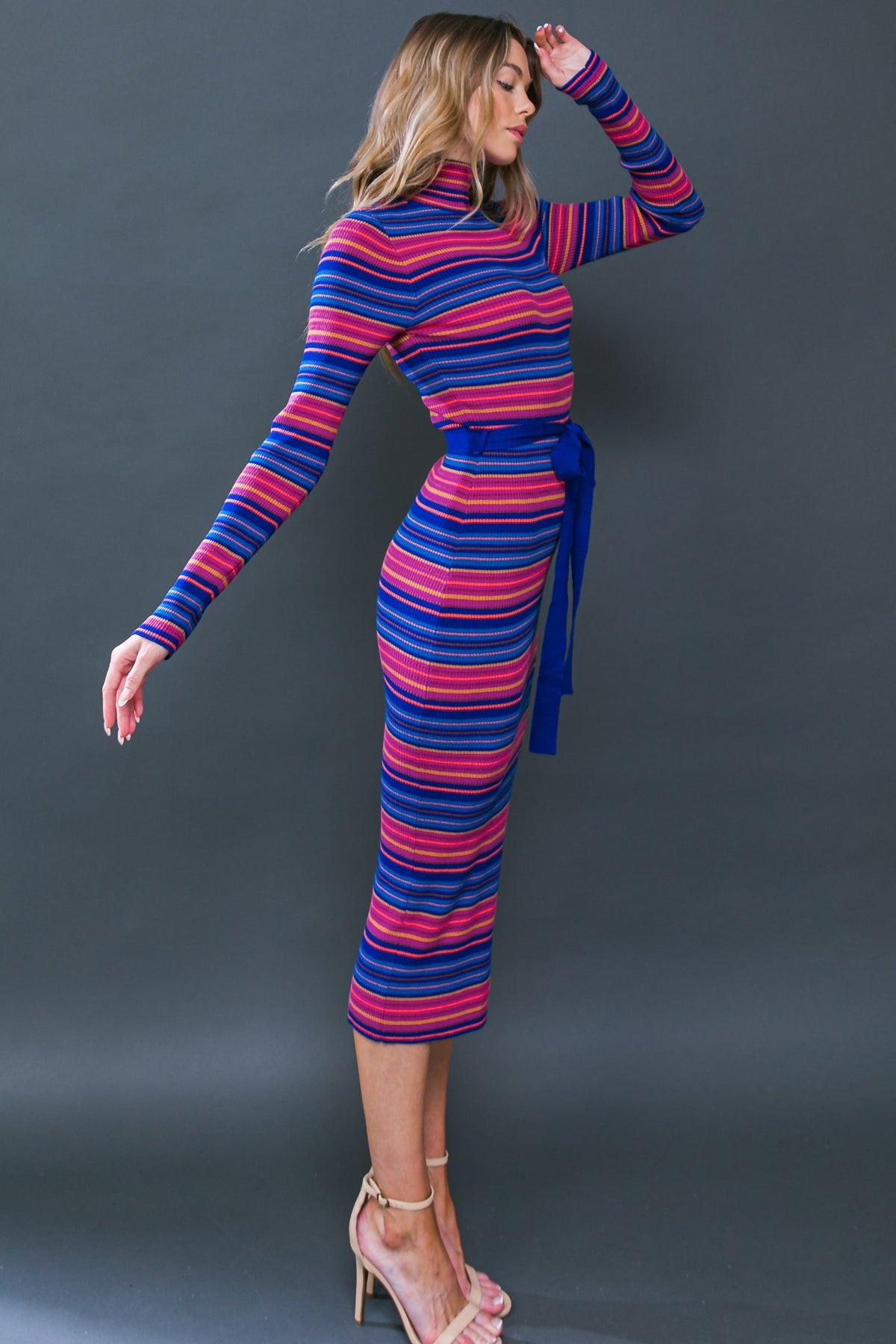 VESTIDO MIDI DE PUNTO CON BRILLO NOTABLE