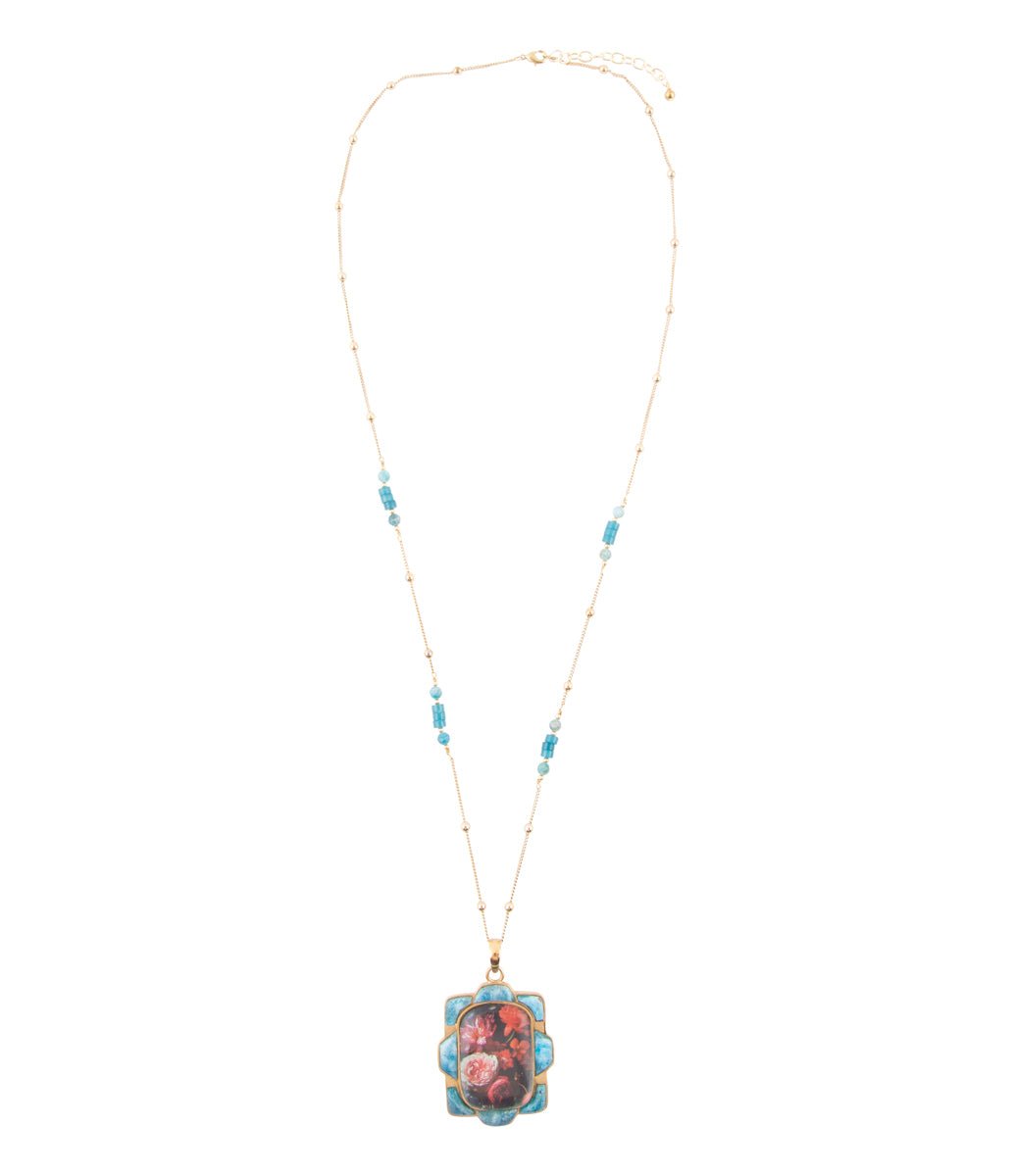 Collar con colgante dorado de apatita azul y motivos florales rojos escénicos
