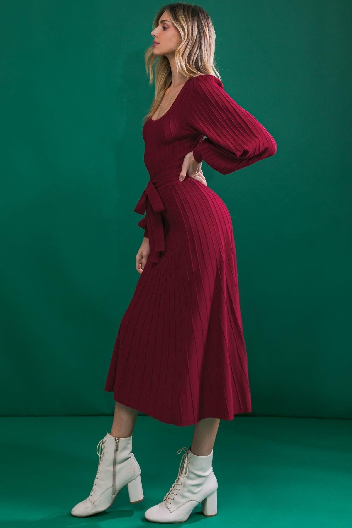 VESTIDO MIDI DE PUNTO CON LEMA "KEEP LOOKING UP"