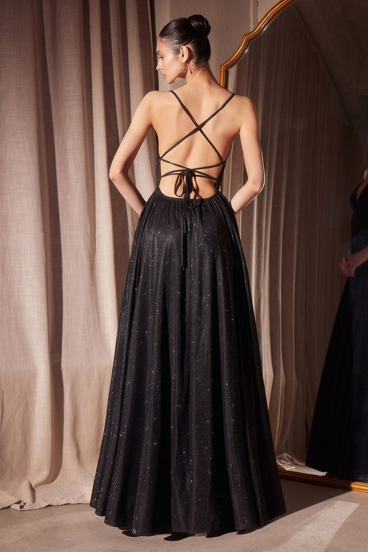 Vestido largo brillante de corte A sin mangas con tirantes finos Ladivine Amoris T214