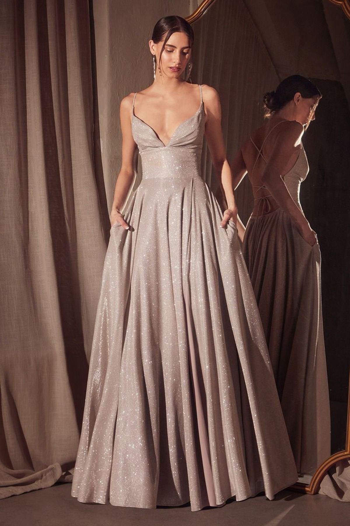 Vestido largo brillante de corte A sin mangas con tirantes finos Ladivine Amoris T214