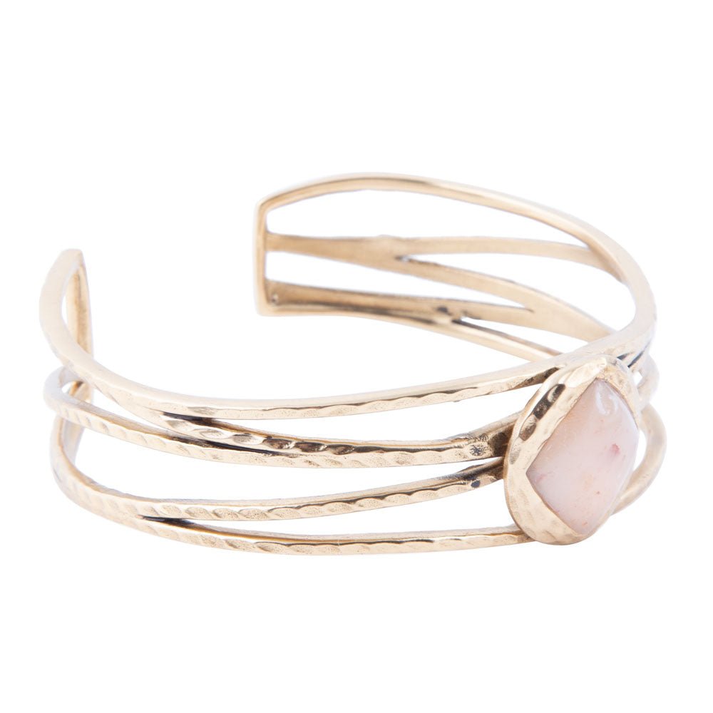 Pulsera de puño de piedra luna melocotón y oro Terra