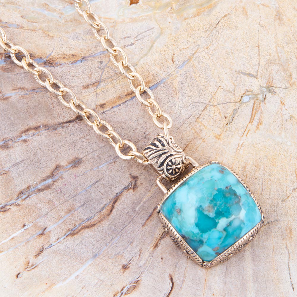 Collar con dije dorado de piedra de turquesa azul tallada