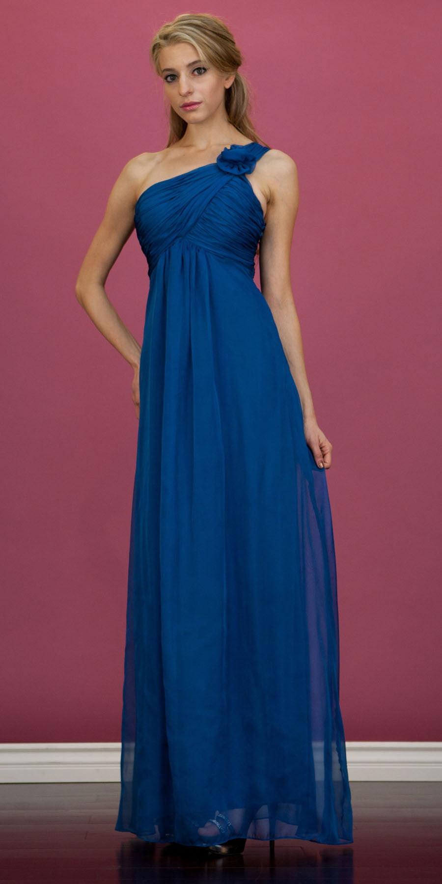 LIQUIDACIÓN - Vestido largo de chifón con un solo hombro y corte imperio Cinderella Divine 7716