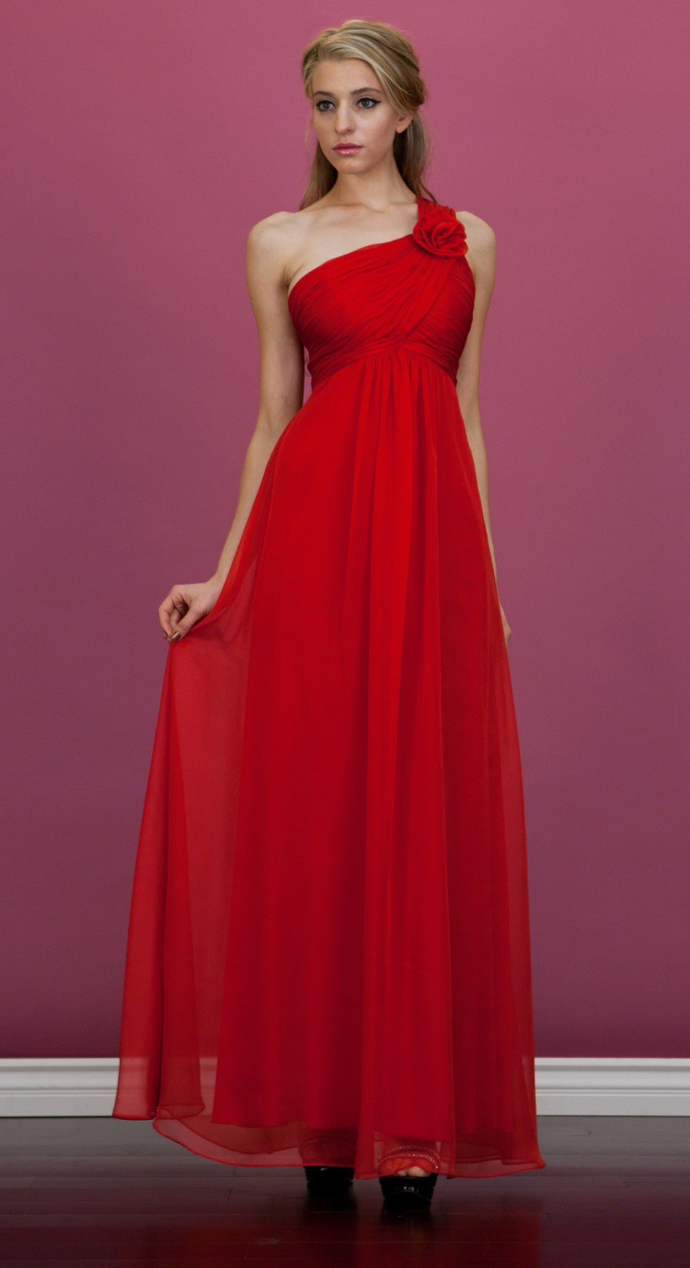 LIQUIDACIÓN - Vestido largo de chifón con un solo hombro y corte imperio Cinderella Divine 7716
